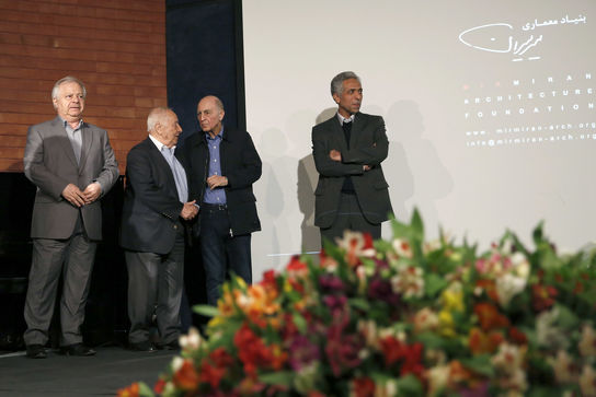 پروفسور محمود گلابچی در مراسم جایزه معماری میرمیران